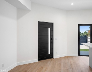 9601 N Clybourn Avenue - Photo Thumbnail 2