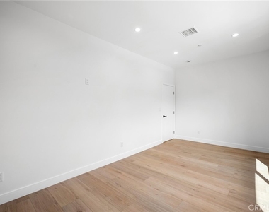 9601 N Clybourn Avenue - Photo Thumbnail 26