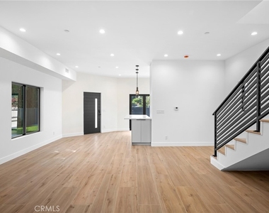 9601 N Clybourn Avenue - Photo Thumbnail 4