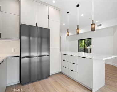 9601 N Clybourn Avenue - Photo Thumbnail 9