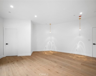 9601 N Clybourn Avenue - Photo Thumbnail 18