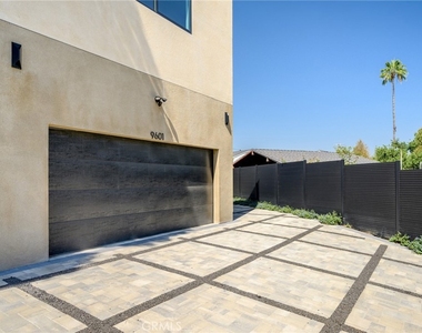 9601 N Clybourn Avenue - Photo Thumbnail 34