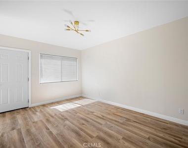 6250 Vineland Avenue - Photo Thumbnail 4
