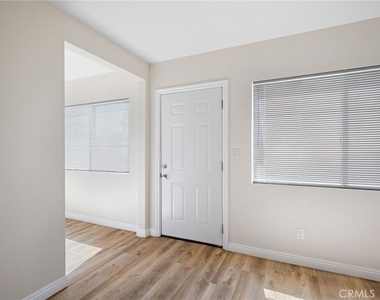6250 Vineland Avenue - Photo Thumbnail 2