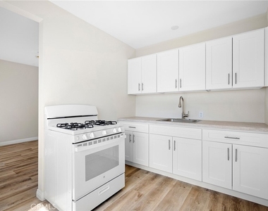 6250 Vineland Avenue - Photo Thumbnail 8