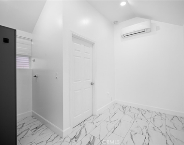 359 W Garfield Avenue - Photo Thumbnail 8