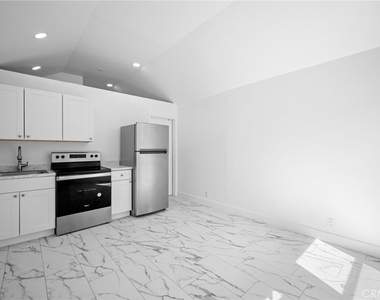 359 W Garfield Avenue - Photo Thumbnail 3
