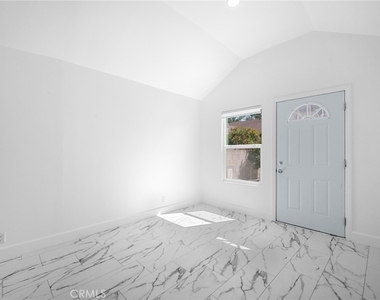 359 W Garfield Avenue - Photo Thumbnail 6