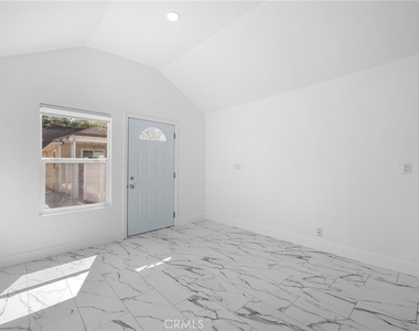 359 W Garfield Avenue - Photo Thumbnail 5