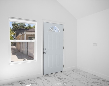359 W Garfield Avenue - Photo Thumbnail 2