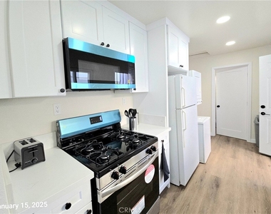 10920 1/2 S Inglewood Avenue - Photo Thumbnail 4