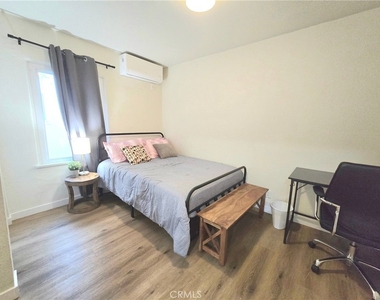 10920 1/2 S Inglewood Avenue - Photo Thumbnail 5