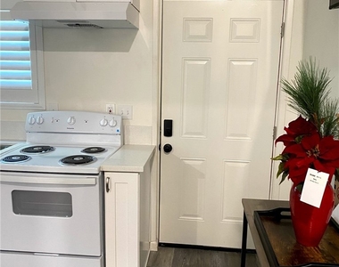 5482 Bonnie Street - Photo Thumbnail 2