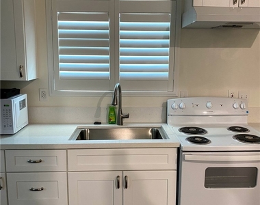 5482 Bonnie Street - Photo Thumbnail 4