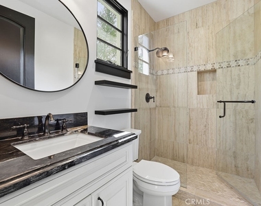 921 Monarch - Photo Thumbnail 30
