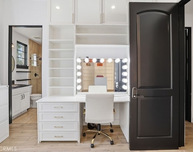 921 Monarch - Photo Thumbnail 29