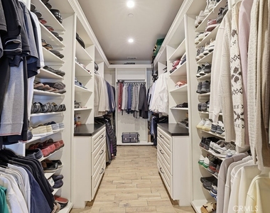 921 Monarch - Photo Thumbnail 25