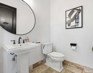 921 Monarch - Photo Thumbnail 21