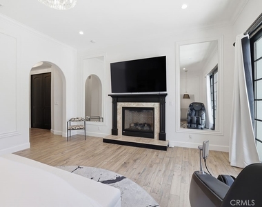 921 Monarch - Photo Thumbnail 24