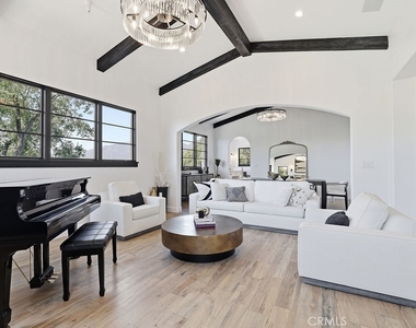 921 Monarch - Photo Thumbnail 17