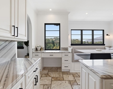 921 Monarch - Photo Thumbnail 9