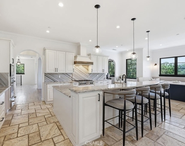 921 Monarch - Photo Thumbnail 6