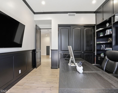921 Monarch - Photo Thumbnail 34
