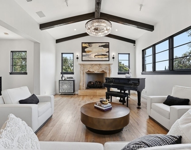 921 Monarch - Photo Thumbnail 20