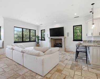 921 Monarch - Photo Thumbnail 14