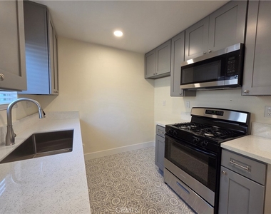 4545 Canoga Street - Photo Thumbnail 6