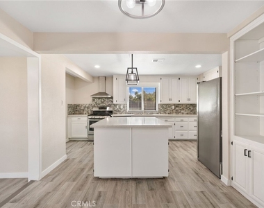 7420 Ivy Lane - Photo Thumbnail 8