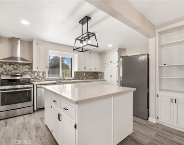 7420 Ivy Lane - Photo Thumbnail 9