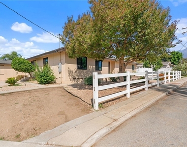 7420 Ivy Lane - Photo Thumbnail 2