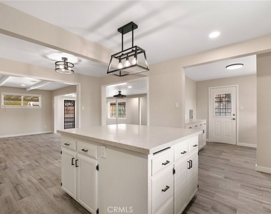 7420 Ivy Lane - Photo Thumbnail 10