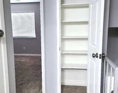 139 Sinclair Avenue - Photo Thumbnail 4