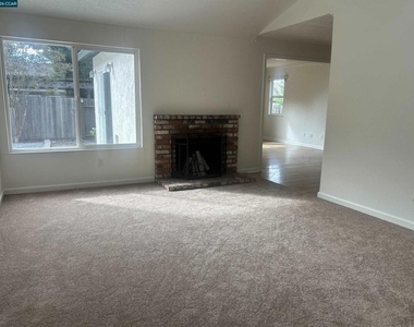2946 St Denis Dr - Photo Thumbnail 4