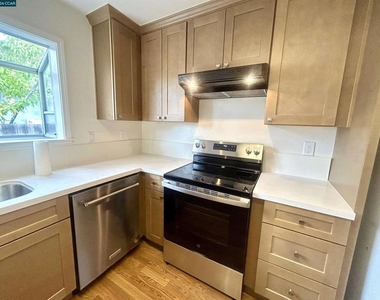 2946 St Denis Dr - Photo Thumbnail 6