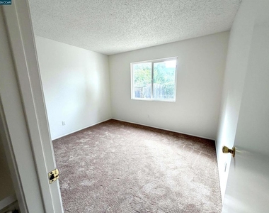 2946 St Denis Dr - Photo Thumbnail 15