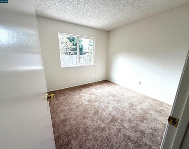 2946 St Denis Dr - Photo Thumbnail 13
