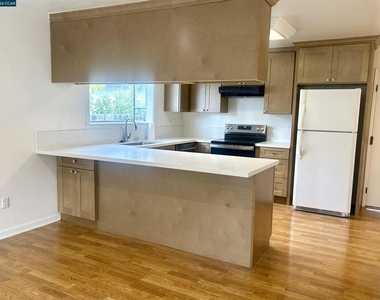 2946 St Denis Dr - Photo Thumbnail 7
