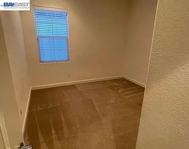 538 E Marcello Ave - Photo Thumbnail 15