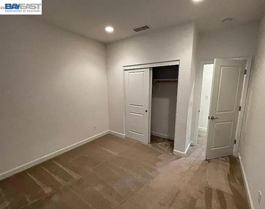 538 E Marcello Ave - Photo Thumbnail 8