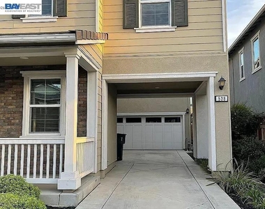 538 E Marcello Ave - Photo Thumbnail 1