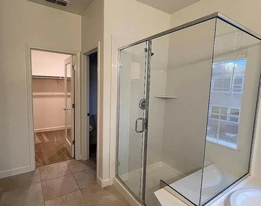 538 E Marcello Ave - Photo Thumbnail 10