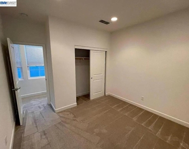 538 E Marcello Ave - Photo Thumbnail 14
