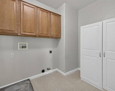 2651 Ranchwood Dr - Photo Thumbnail 21