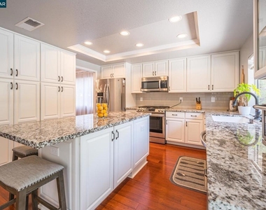 1304 Saddlehill Ln - Photo Thumbnail 21