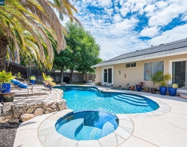 1304 Saddlehill Ln - Photo Thumbnail 48