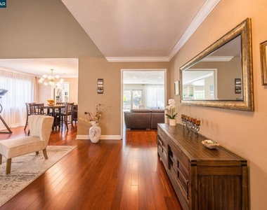 1304 Saddlehill Ln - Photo Thumbnail 7