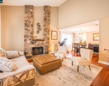 1304 Saddlehill Ln - Photo Thumbnail 8